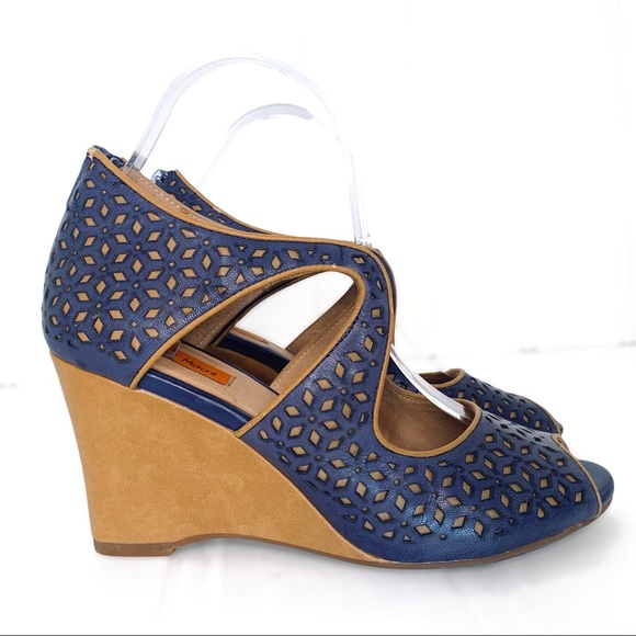 Miz Mooz Shoes - MIZ MOOZ NWOT BLUE LEATHER WEDGE PLATFORM ELASTIC WOMEN OPEN TOE SANDALS SZ 8